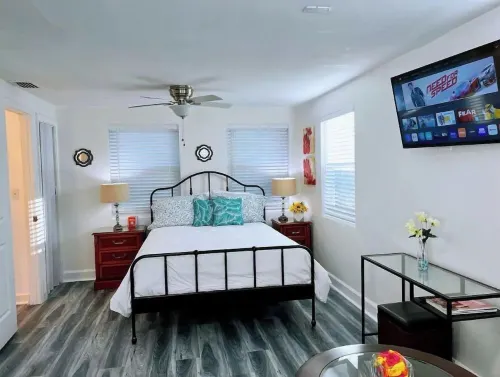 Cozy newly renovated 1bed/1bth/pet friendly