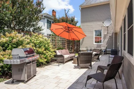 Historic spacious home in the heart of Upperville, VA