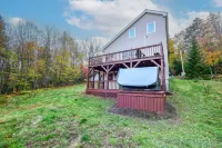 New Renovated Ski Chalet on the River with a Hottub