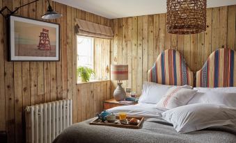 Mr & MRS Smith Artist Residence Cornwall