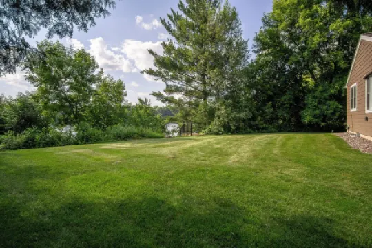 Charming Waterfront Cabin on Lake Wissota: Old Abe Trail, Boat, Swim, Fish, Golf