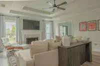 6-Bed Artistic Home with Game room Hotel a Harris County