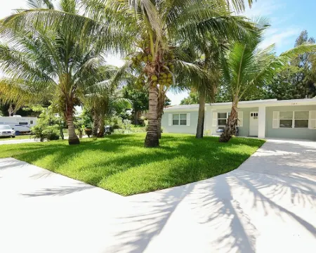 Driftwood Way~ No Checkout Chores Hotels in Jensen Beach