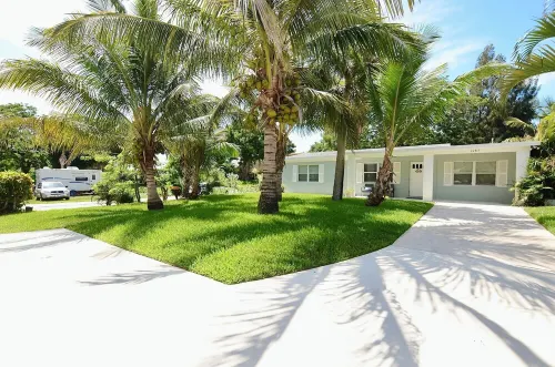 Driftwood Way~ No Checkout Chores Hotels in Jensen Beach