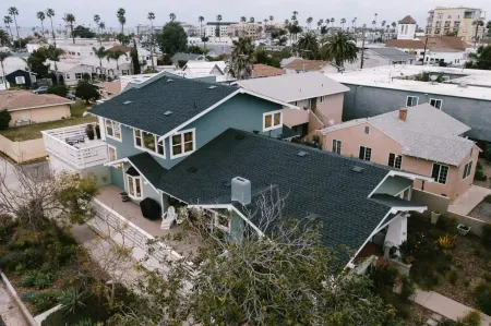 Charming Beach Retreat with Outdoor Decks - Beautiful Tranquil Escape