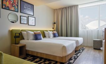 Hampton by Hilton Lyon  Airport