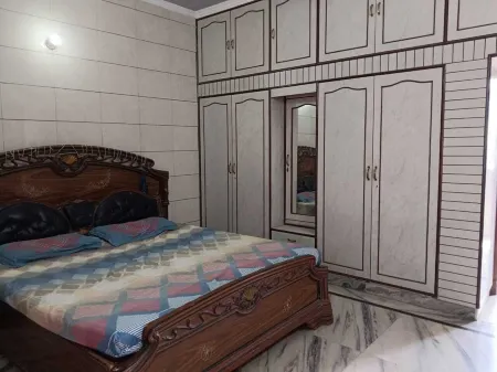 Very Hygienic Home. All services available at one place. Come, stay. Отели рядом с Аэропорт Чандигарх