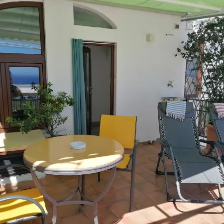 Casa Minu- cozy family home, street level and sea view-