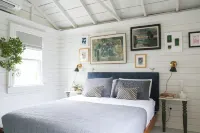 New listing! Cozy, fresh and clean 1-bedroom cottage with Pond access in Chatham
