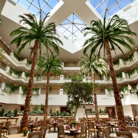Embassy Suites by Hilton la Quinta Hotel & Spa