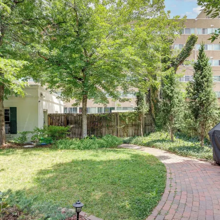 Walkable Apt w/ Off-street Parking in Cheesman!