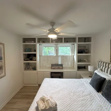 Cheerful townhome near Isle of Palms, Sullivans Island, Charleston & Shem Creek.