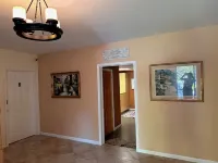 Sophia's Flat B-No Step/ Pet Friendly at Quiet & Peaceful Suburb