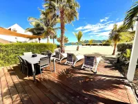 NEW magnificent one bedroom on the beach of Baie Nettlé swimming pools tennis courts Hotels in Sandy Ground