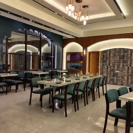 Hotel Opal Courtyard