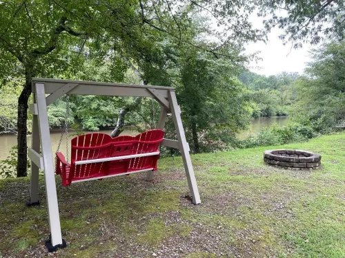 2 bedroom Amazing River front Cabin in Franklin NC