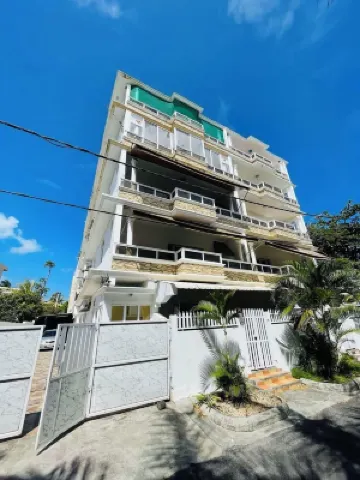 Beachfront Bliss: Stunning Sea View Apartment Các khách sạn gần Pont Naturel