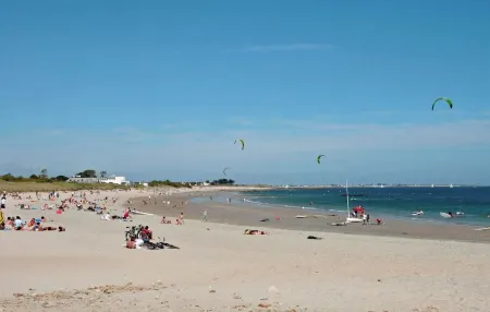 Pretty Breton stone house, 5 to 600 meters from the sea. Equivalent to 3 stars.
