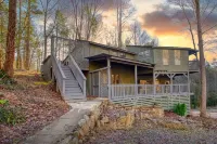 Incredible Smoky Mtn Lodge w/ Hot Tub Trails & Creek