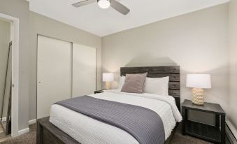 Lavender Suite Relaxed, Walkable Old Town Stay