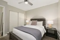 Lavender Suite Relaxed, Walkable Old Town Stay - chambre d’hôtes