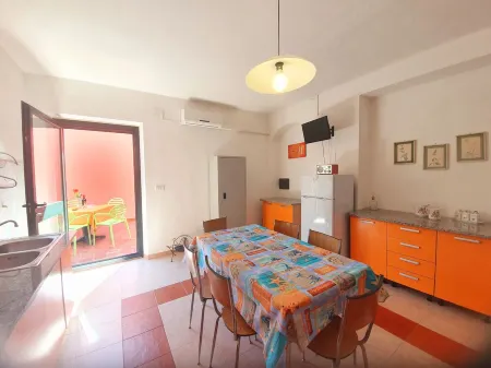 Apartment a stone's throw from the sea