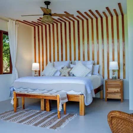 Hawksbill - 4 BR Villa in Treasure Beach w/ AC, WiFi, Private Cove & Staff