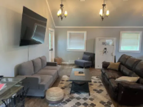 Charming 1-bedroom cottage with WiFi, AC in enchanting Kenoza Lake area.