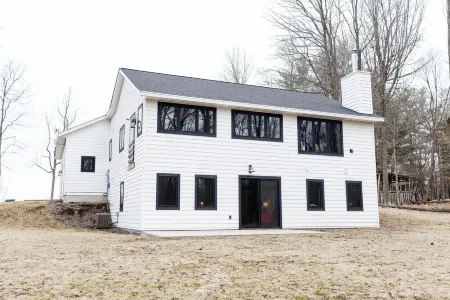 Erin Hills Area Perfect Getaway - New Fall Color and Winter Pricing!