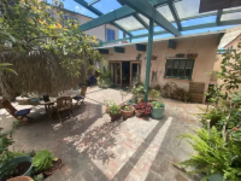 Lois Lane's Large Lovely Manhattan Beach Studio!