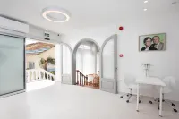 Bella Vista Beach Hotel فنادق في Benitses