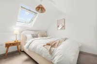 Luxury 2 Bedroom Cottage, with private courtyard and garden. Hotels in Killin