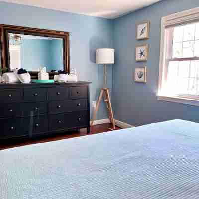 Yarmouth Cottage - Outdoor Shower + Firepit Rooms