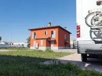 The Green Nest 2km HighwayA21/Private parking