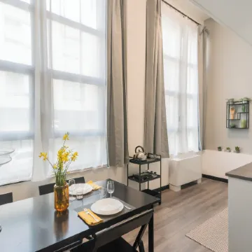 Architect's Loft by Rent All Como