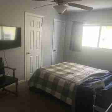 Charming 3-bedroom house with WiFi and AC in Grand Rapids Rooms