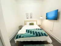 Spacious Luxury 6Br Suite with Jacuzzi & Pool Table Near McCormick Place Hotels in Near South Side