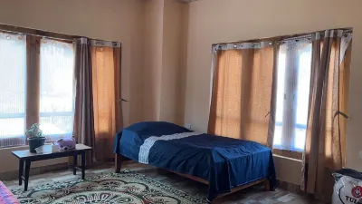 Service apartment is located 15 min drive from paro International air port. Hotel a 