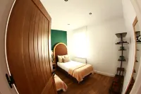 ARCO LEÓN APARTMENT, OUR ROCKER APARTMENT!