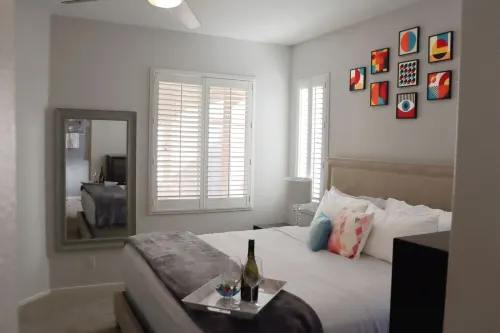 Fairway Getaway: Community Pools, Gym, Golf View!