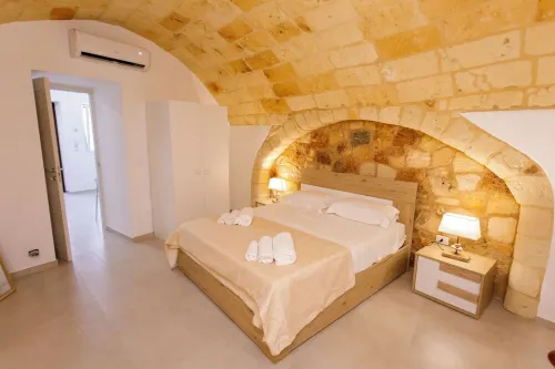 Dell'Anna Court historic center