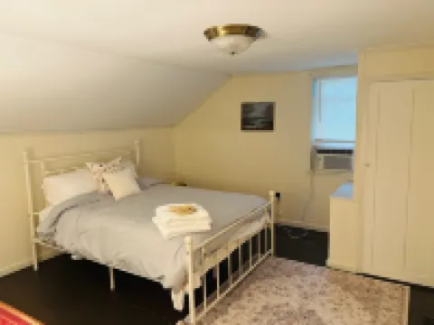 Cozy Farmhouse in Manchester - Short Drive to Multiple Ski Mountains! Hotels in Manchester