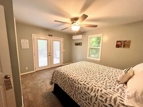 Charming 1-bdrm, lake cottage-close to the Arc Encounter