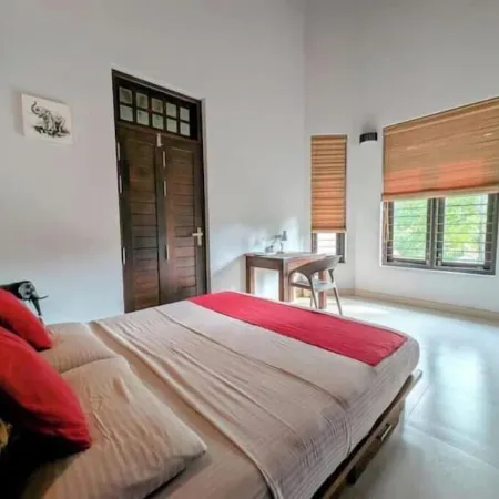Cozy Private Upstairs Suite｜10 Min Airport｜Balcony