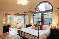 Hidden Forest Castle - Dome, Spa, Sauna, Views, Games, Movie Theater