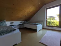 Black Forest vacation home Strauch surrounded by great hiking trails and excursion destinations ユーリンゲン＝ビルケンドルフのホテル