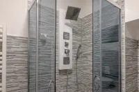 Apartment 2 bedrooms,sofa bed and 3 bathrooms for families and groups of friends