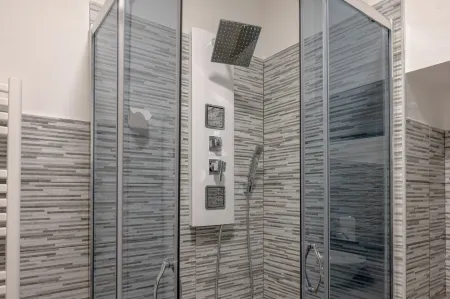 Apartment 2 bedrooms,sofa bed and 3 bathrooms for families and groups of friends