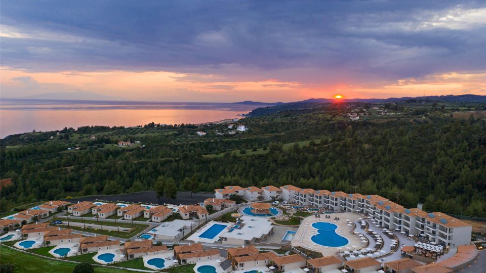 Zeus Eleva Ajul, a Registry Collection Hotel