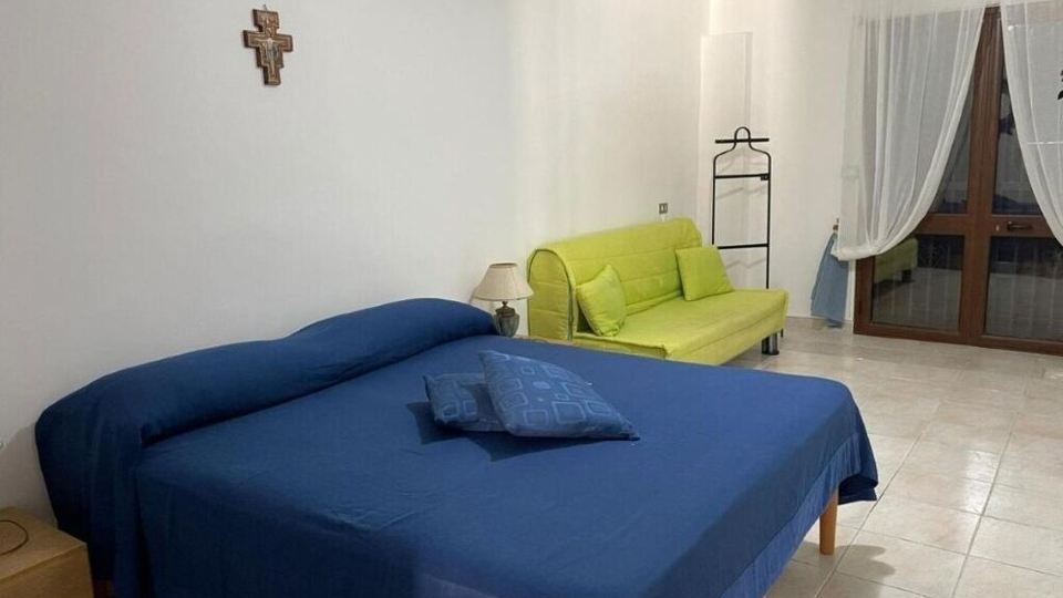100 meters from the crystal clear sea of Isola delle femmine and a stone's throw from downtown